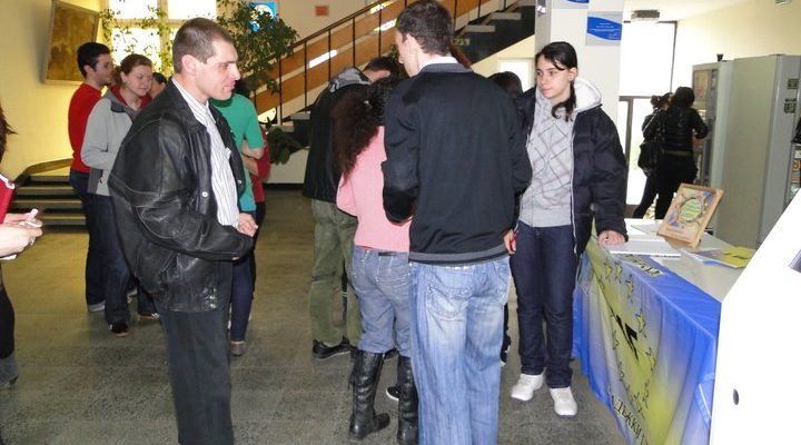 01.04.2011 Фондация Ейнджълс проведе съвместна инициатива „Усмихни се“ съвместно със сдружение „Младежки глас“