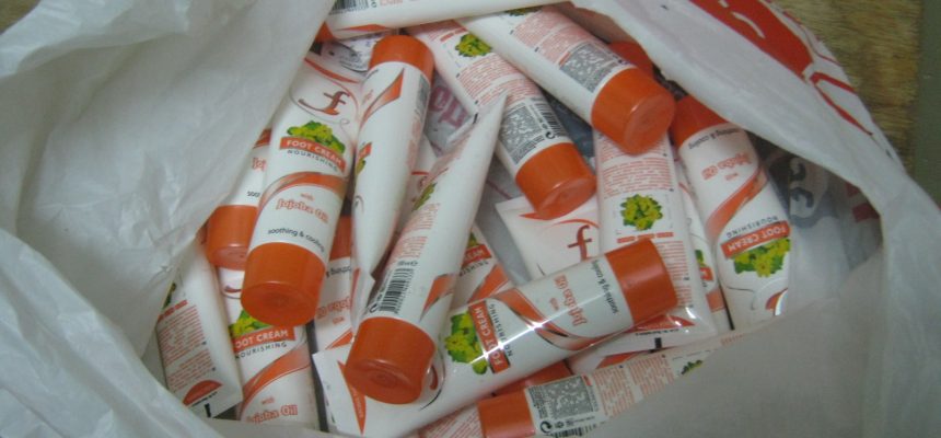 Дарение на козметични продукти на Средно Специално Училище ‘Проф. Д-Р Дечо Денев’