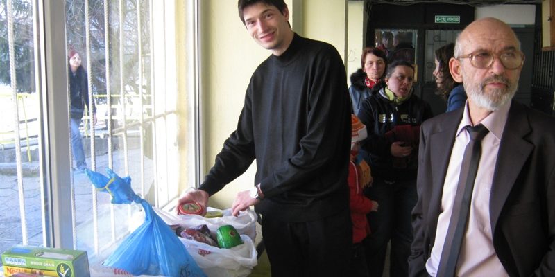 06.12.2010 Фондация Ейнджълс направи дарение на СОУ Луи Брайл.