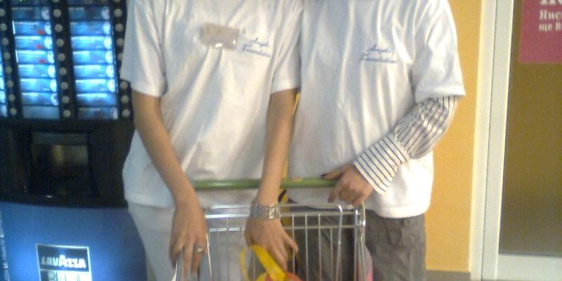 30.04.2011 Кампания „Купи и дари“,Габрово и дарение на продуктите в звено „Майка и бебе“ на 02.05.2011