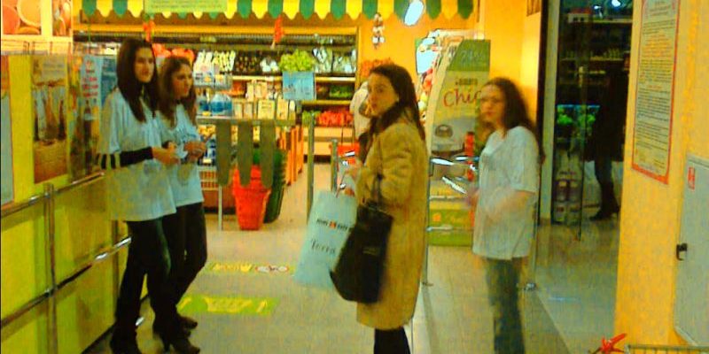18.12.2010 Кампания „Купи и дари“ 3 в Габрово