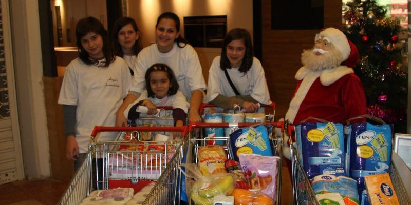 28.11.2010 Фондация Ейнджълс проведе кампания „Купи и Дари“ в супермаркети Елемаг Гурме, София